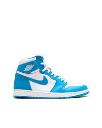 weiße und blaue hohe Sneakers von Jordan