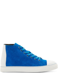 weiße und blaue hohe Sneakers von Pierre Hardy
