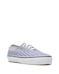 weiße und blaue horizontal gestreifte Segeltuch niedrige Sneakers von Vans