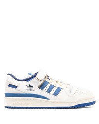 weiße und blaue Leder niedrige Sneakers von adidas