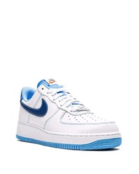 weiße und blaue Leder niedrige Sneakers von Nike