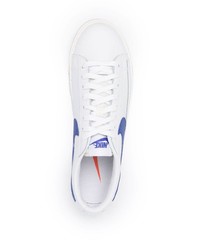 weiße und blaue Leder niedrige Sneakers von Nike