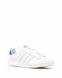 weiße und blaue Leder niedrige Sneakers von adidas