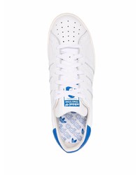 weiße und blaue Leder niedrige Sneakers von adidas