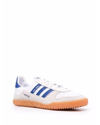 weiße und blaue Leder niedrige Sneakers von adidas