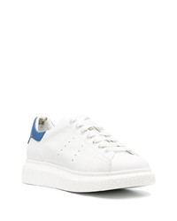 weiße und blaue Leder niedrige Sneakers von Officine Creative