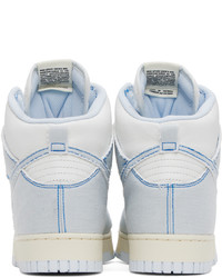 weiße und blaue Leder Sportschuhe von Nike