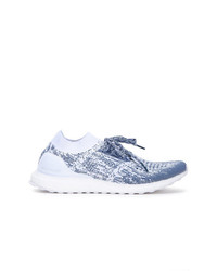 weiße und blaue niedrige Sneakers von adidas