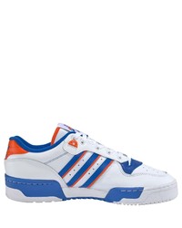 weiße und blaue niedrige Sneakers von adidas Originals