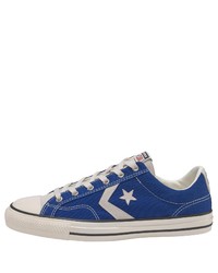 weiße und blaue niedrige Sneakers von Converse