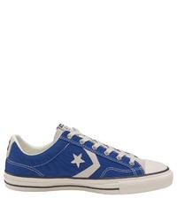 weiße und blaue niedrige Sneakers von Converse