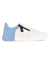 weiße und blaue niedrige Sneakers von Versace
