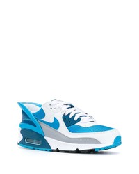 weiße und blaue Sportschuhe von Nike