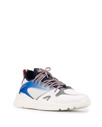 weiße und blaue Sportschuhe von Moncler