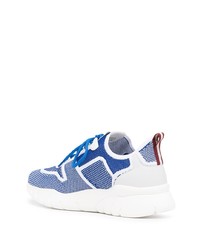 weiße und blaue Sportschuhe von Bally