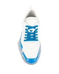 weiße und blaue Sportschuhe von Jimmy Choo