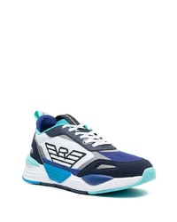 weiße und blaue Sportschuhe von Ea7 Emporio Armani