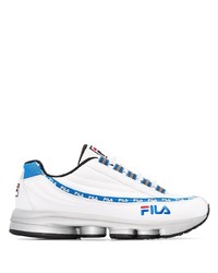 weiße und blaue Sportschuhe von Fila
