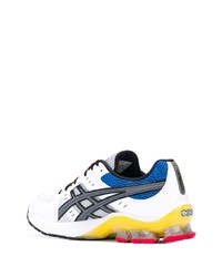 weiße und blaue Sportschuhe von Asics