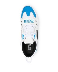 weiße und blaue Sportschuhe von VERSACE JEANS COUTURE