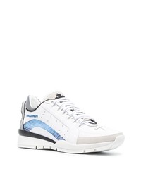 weiße und blaue Sportschuhe von DSQUARED2