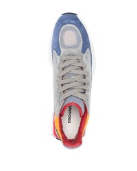 weiße und blaue Sportschuhe von DSQUARED2