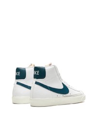 weiße und dunkelblaue hohe Sneakers aus Leder von Nike