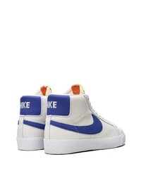 weiße und dunkelblaue hohe Sneakers aus Leder von Nike
