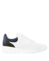 weiße und dunkelblaue Leder niedrige Sneakers von Alexander McQueen