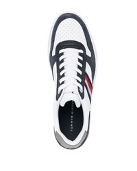 weiße und dunkelblaue Leder niedrige Sneakers von Tommy Hilfiger