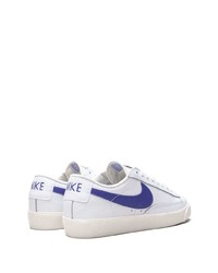 weiße und dunkelblaue Leder niedrige Sneakers von Nike