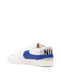 weiße und dunkelblaue Leder niedrige Sneakers von Nike