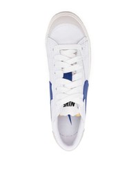 weiße und dunkelblaue Leder niedrige Sneakers von Nike