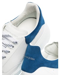 weiße und dunkelblaue Leder niedrige Sneakers von Alexander McQueen