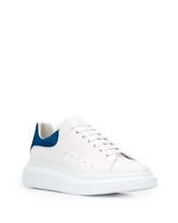 weiße und dunkelblaue Leder niedrige Sneakers von Alexander McQueen