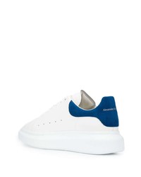 weiße und dunkelblaue Leder niedrige Sneakers von Alexander McQueen