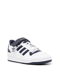 weiße und dunkelblaue Leder niedrige Sneakers von adidas