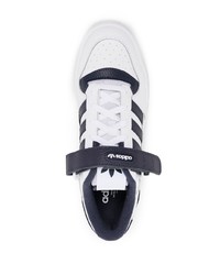 weiße und dunkelblaue Leder niedrige Sneakers von adidas