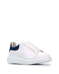 weiße und dunkelblaue Leder niedrige Sneakers von Alexander McQueen