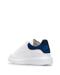 weiße und dunkelblaue Leder niedrige Sneakers von Alexander McQueen