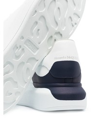 weiße und dunkelblaue Leder niedrige Sneakers von Alexander McQueen