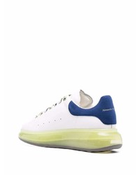 weiße und dunkelblaue Leder niedrige Sneakers von Alexander McQueen