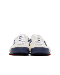weiße und dunkelblaue Segeltuch niedrige Sneakers von adidas Originals