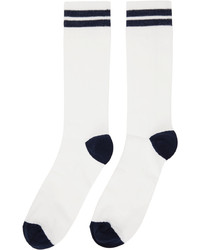 weiße und dunkelblaue Socken von Ernest W. Baker