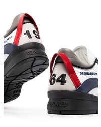 weiße und dunkelblaue Sportschuhe von DSQUARED2