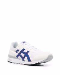 weiße und dunkelblaue Sportschuhe von Asics