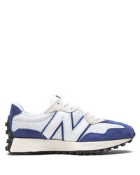 weiße und dunkelblaue Sportschuhe von New Balance