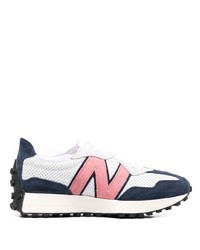 weiße und dunkelblaue Sportschuhe von New Balance