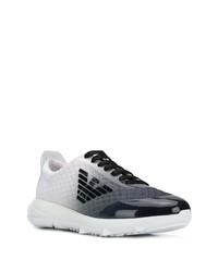 weiße und dunkelblaue Sportschuhe von Emporio Armani