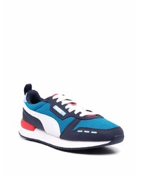 weiße und dunkelblaue Sportschuhe von Puma